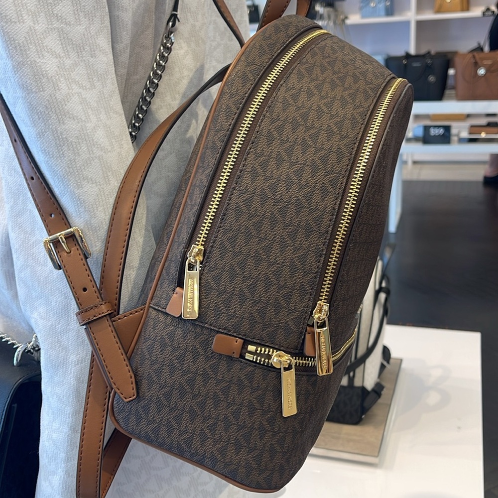 MICHAEL KORS Rhea Medium Zip Signature Logo Backpack
BROWN 
NWT - Picture 12 of 16